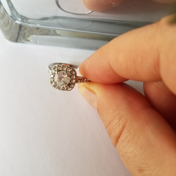 Beautiful white Crystal Zircon engagement ring! - Picture 4 of 7